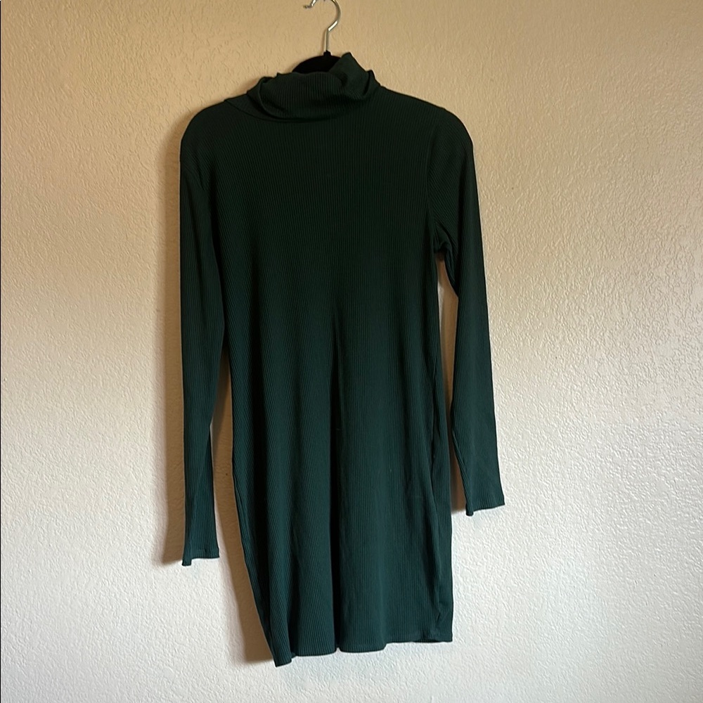 Elegant Green Turtleneck Dress
